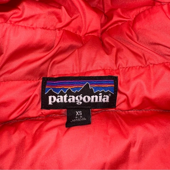 Patagonia Navy Puffer Jacket with Red Lining - Picture 2 of 3